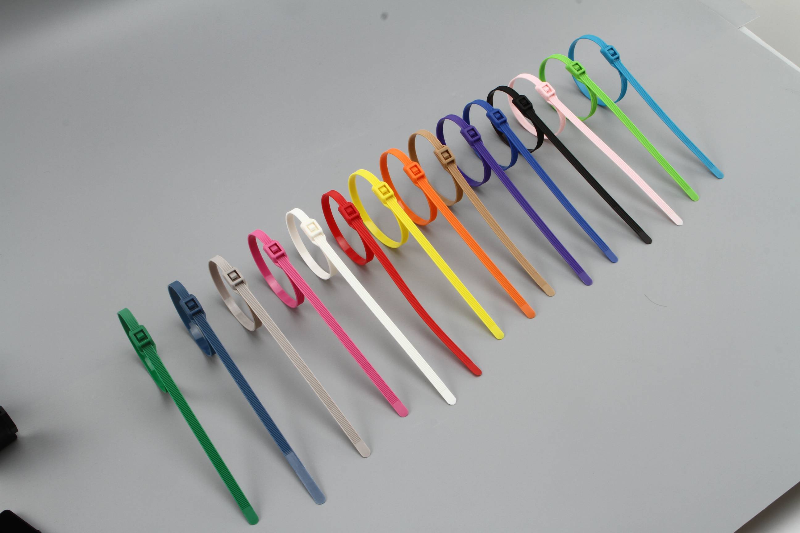 Ajuste de cable de nylon ajustable
