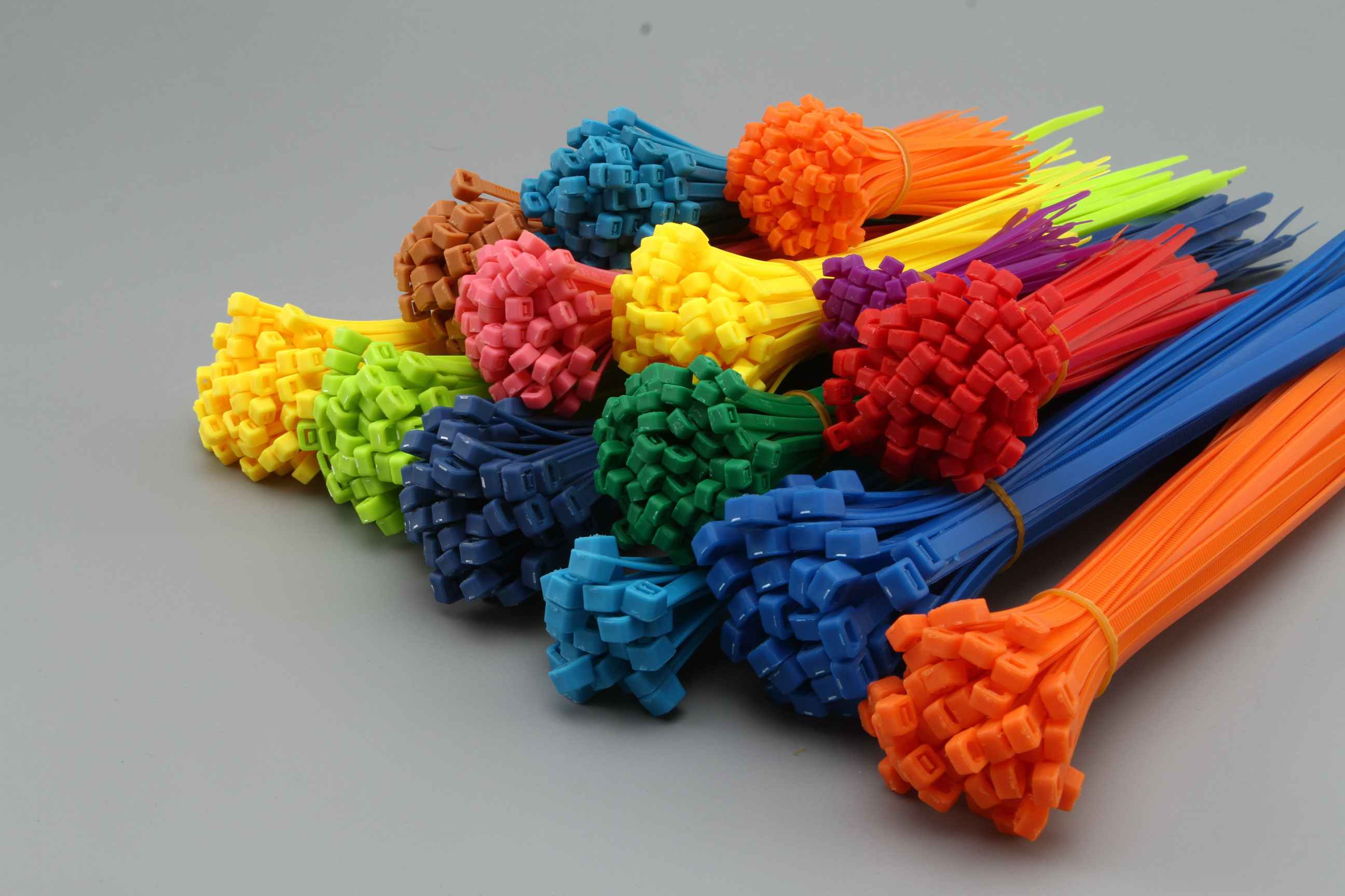 Corros de cable de nylon ajustables